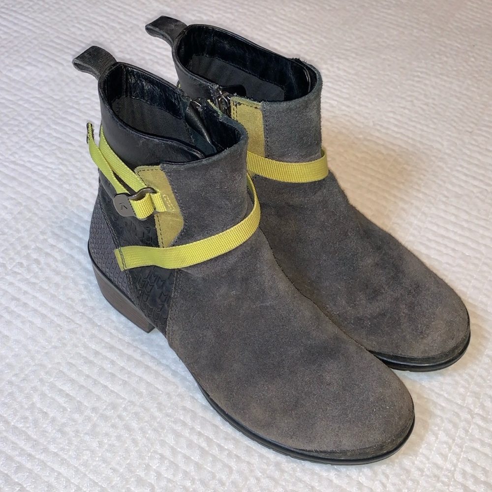 KEEN Morrison Mid Ankle Boots In Gray, Size 9